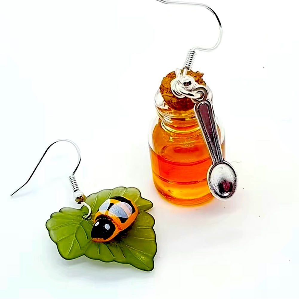 NEW Honey pot and bee earrings